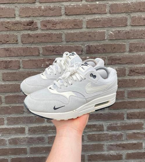 Nike Air Max 1 Premium Pure Platinum miniswoosh, Kleding | Heren, Schoenen, Zo goed als nieuw, Sneakers of Gympen, Overige kleuren