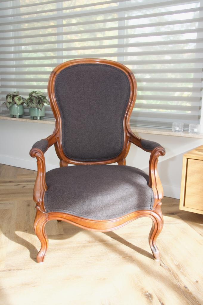 Antieke stoel opnieuw gestoffeerd, Huis en Inrichting, Stoelen, Zo goed als nieuw, Eén, Hout, Stof, Bruin, Ophalen