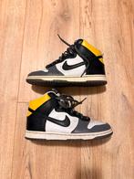 Nike SB Dunk High Daniel Shimizu 305050-101 size 9 / 42.5, Ophalen of Verzenden, Zo goed als nieuw, Zwart, Sneakers of Gympen