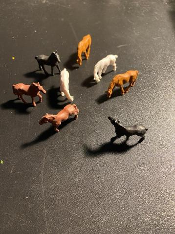 Mooie paarden HO 1:87 gemengd 8 stuks voor diorama of trein beschikbaar voor biedingen
