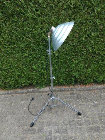 Vintage vloerlamp  beschikbaar voor biedingen