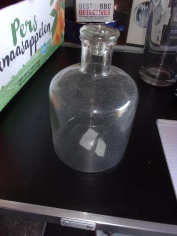 nieuwe glazen pot beschikbaar voor biedingen