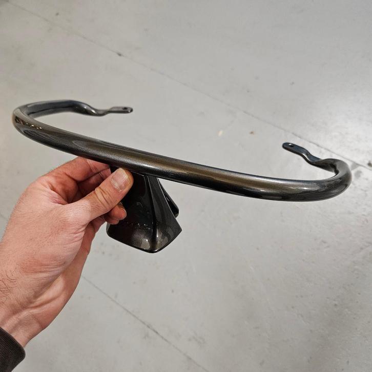 Antracietgrijze zadel oppakbeugel | Vespa Primavera, Fietsen en Brommers, Brommeronderdelen | Scooters, Nieuw, Vespa, Zadel, Verzenden