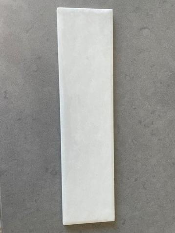 4 dozen wit grijs tegels 2.8m2 beschikbaar voor biedingen