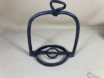 Antiek smeedijzeren stijgbeugel 17e / 18e eeuw beschikbaar voor biedingen