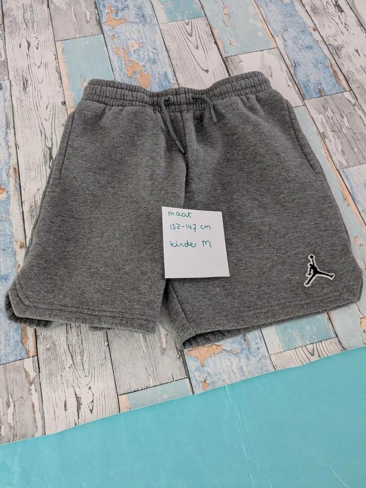 Jordan korte broek 132/147, Kleding | Heren, Broeken en Pantalons, Zo goed als nieuw, Ophalen of Verzenden