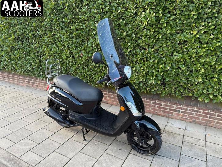Sym Fiddle 2 2022 6584km brom 45km/u - Windscherm smoke, Fietsen en Brommers, Scooters | SYM, Zo goed als nieuw, Fiddle, Benzine