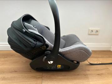 Autostoel maxi cosi van Joie inclusief isofix onderstel beschikbaar voor biedingen