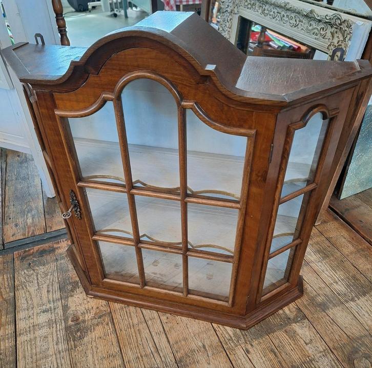 Notenhouten vitrinekast hangkast deurtje wandkastje oud, Antiek en Kunst, Antiek | Meubels | Kasten, Ophalen