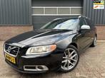 Volvo V70 2.0T 203PK R-Edition Trekhaak / Navigatie / Xenon, Euro 5, Zwart, 4 cilinders, Zwart