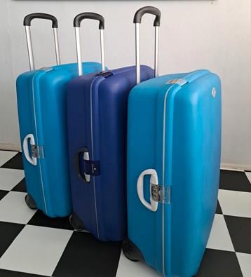 Samsonite Grote koffer en AMERICAN TOURSE cijferslot gemaakt beschikbaar voor biedingen