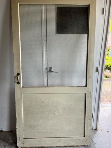 Schuifdeur met veiligheidsglas beschikbaar voor biedingen