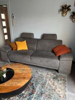 Grijze 3-zits bank met hocker - Knibbeler, Huis en Inrichting, Banken | Bankstellen, Ophalen, Driepersoons, 75 tot 100 cm, Zo goed als nieuw