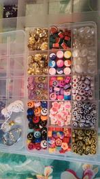 2 bakken vol kralen + draad, Ophalen of Verzenden, Kraal