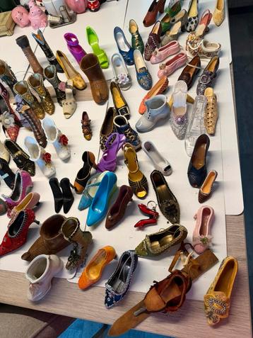 Miniatuur schoentjes beschikbaar voor biedingen