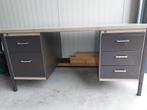Oerdegelijk stalen bureau van Gispen., Huis en Inrichting, Bureaus, Ophalen of Verzenden