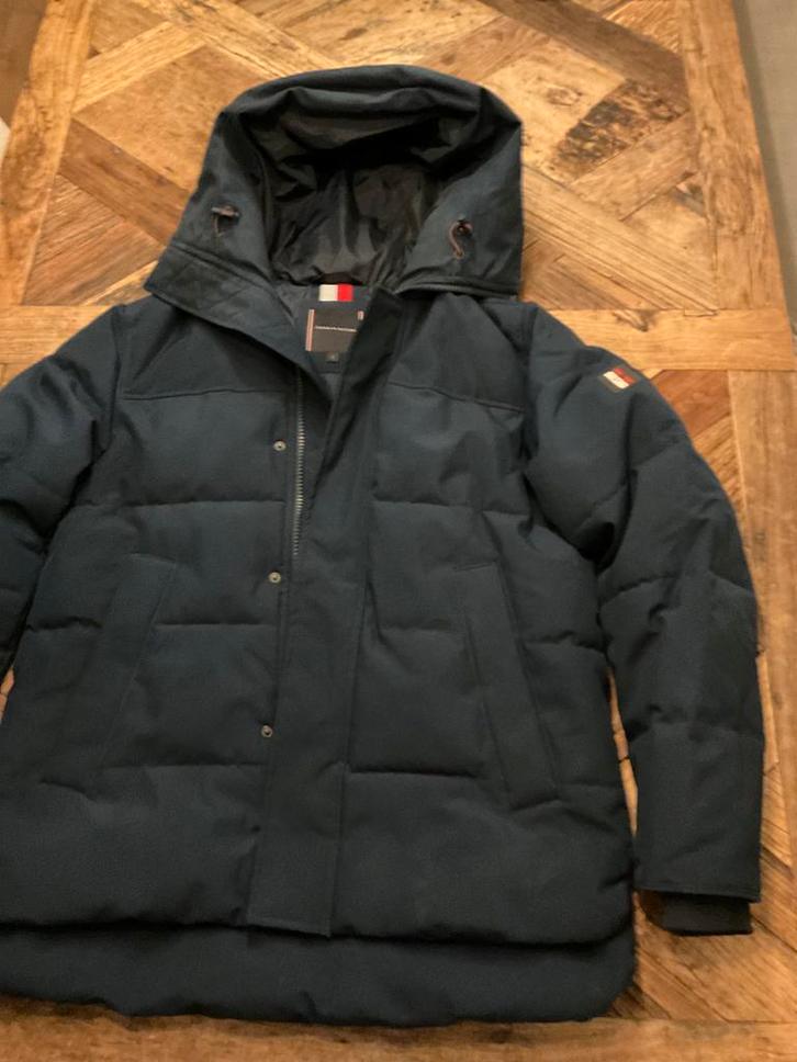 Tommy Hilfiger donsjas jongen maat S, Kleding | Heren, Jassen | Winter, Zo goed als nieuw, Maat 46 (S) of kleiner, Blauw, Ophalen of Verzenden