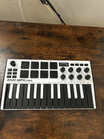 Akai MPK mini beschikbaar voor biedingen