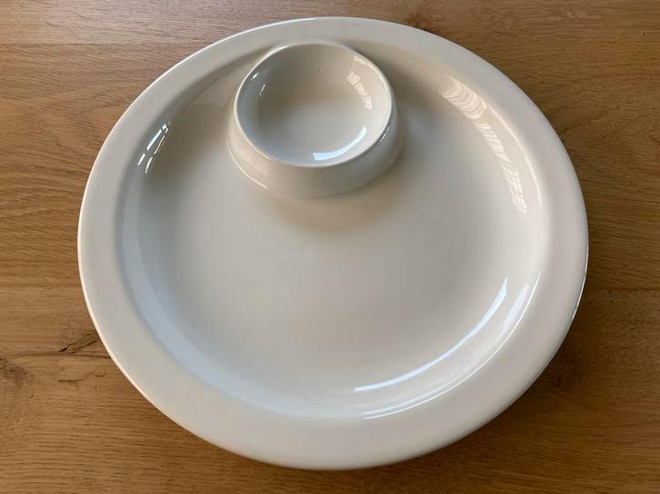 Grote witte serveerschaal hapjesschaal 27cm aardewerk rond, Huis en Inrichting, Keuken | Servies, Zo goed als nieuw, Schaal of Schalen