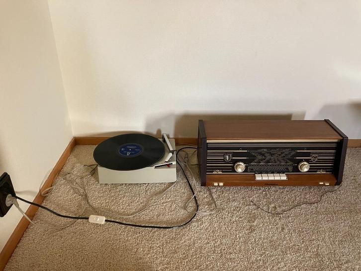 Vintage werkend Philips buizenradio + bijbehorende LP speler, Antiek en Kunst, Antiek | Tv's en Audio, Ophalen of Verzenden