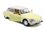 Citroen DS 1972 GEEL schaal 1:18 SOLIDO S1800704 old stock