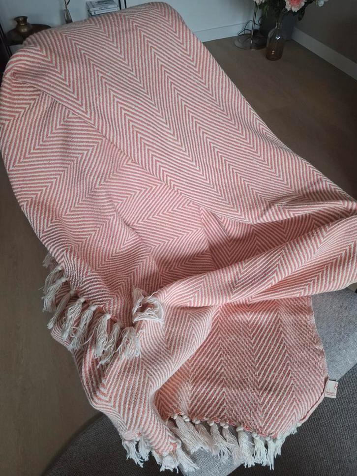 Zalmroze visgraat Plaid met Franjes, Huis en Inrichting, Woonaccessoires | Plaids en Woondekens, Zo goed als nieuw, Ophalen of Verzenden
