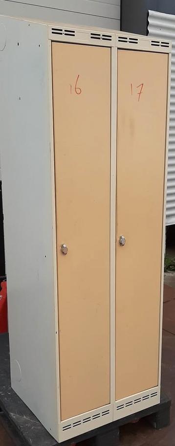 Stalen kleding lockerkast met 2 deuren hang/leg beschikbaar voor biedingen