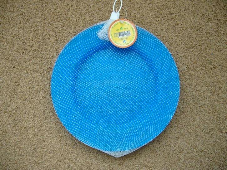 4 stevige kunststof borden nog nieuw, Caravans en Kamperen, Kampeeraccessoires, Ophalen of Verzenden