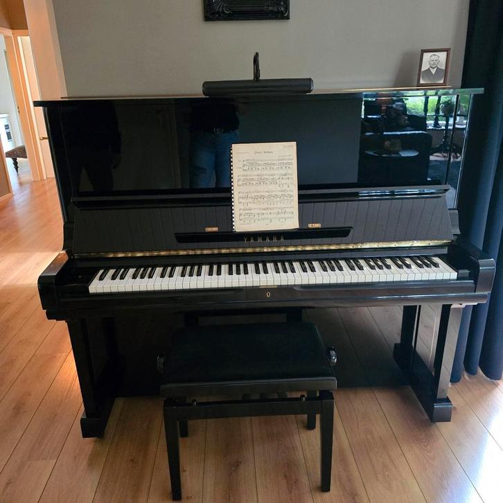 Yamaha U3M Piano - Hoogglans Zwart - Bouwjaar 1982, Muziek en Instrumenten, Piano's, Gebruikt, Piano, Zwart, Hoogglans, Ophalen of Verzenden