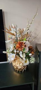 KUNSTBLOEMSTUK MET GOUDEN VAAS, Huis en Inrichting, Woonaccessoires | Kunstplanten en Kunstbloemen, Ophalen, Zo goed als nieuw