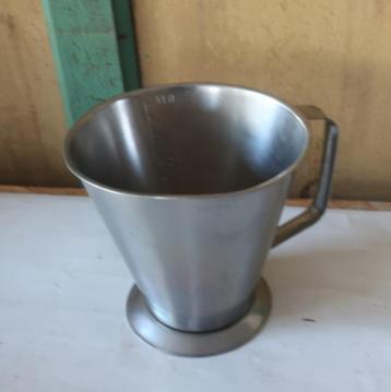 Beker maatbeker 1 liter kan brocante metaal origineel pint beschikbaar voor biedingen