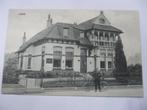 leens dorpsgezicht man met fiets voor villa zeer mooi gelop., Groningen, Gelopen, Ophalen of Verzenden, Voor 1920