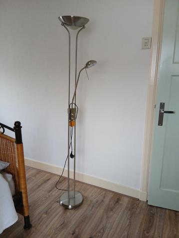 Vloerlamp beschikbaar voor biedingen