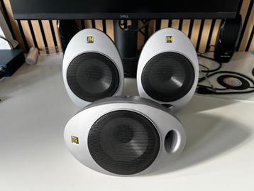 KEF HTS2001 "eitjes" luidsprekers.  beschikbaar voor biedingen
