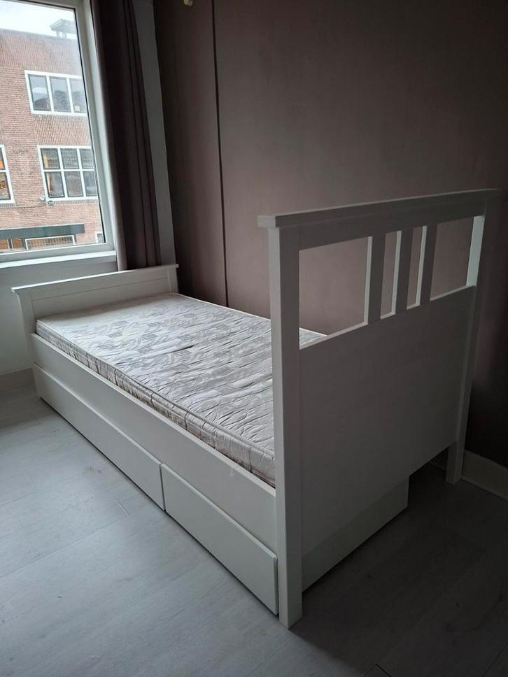Hemnes bedframe wit met 2 lades IKEA, Huis en Inrichting, Slaapkamer | Bedden, Gebruikt, Eenpersoons, 90 cm, 200 cm, Hout, Wit