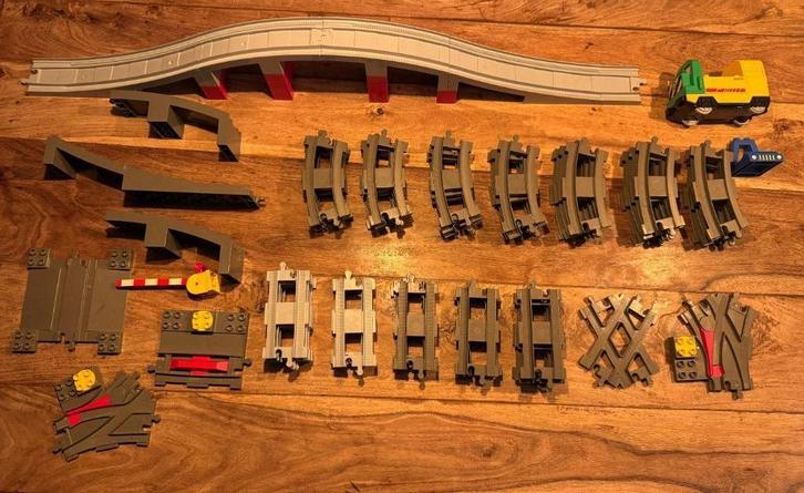 LEGO Duplo treinrails met brug, wissels en locomotief, Kinderen en Baby's, Speelgoed | Duplo en Lego, Gebruikt, Duplo, Losse stenen