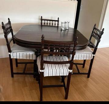 Antiek eiken  eethoek met 6 stoelen , nu 50,00! beschikbaar voor biedingen