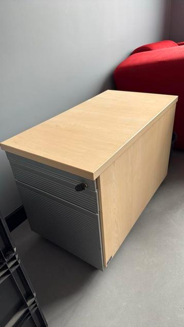 Bureau ladekast beschikbaar voor biedingen