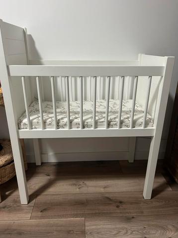 Baby wieg inclusief matras beschikbaar voor biedingen