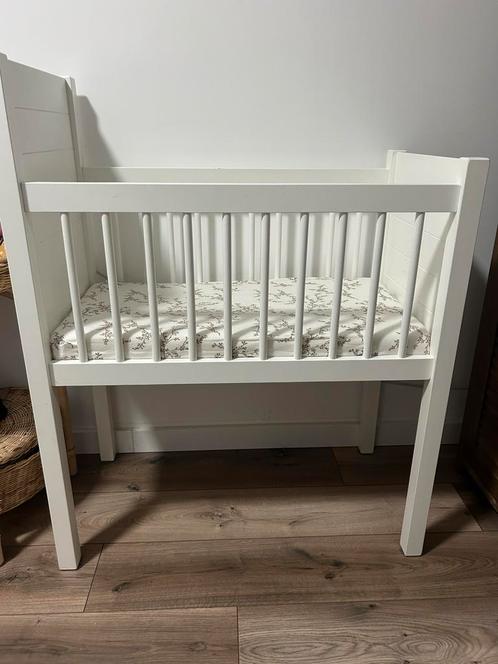 Baby wieg inclusief matras, Kinderen en Baby's, Babywiegjes en Ledikanten, Zo goed als nieuw, Wieg, Ophalen of Verzenden