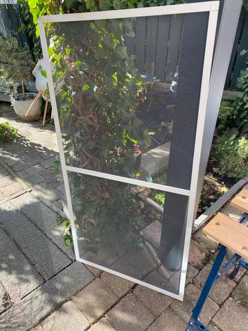 2 Raamhorren / Insectenhorren beschikbaar voor biedingen