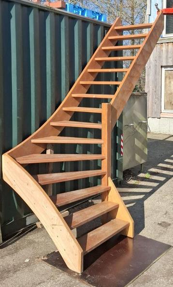 Harthouten trap beschikbaar voor biedingen