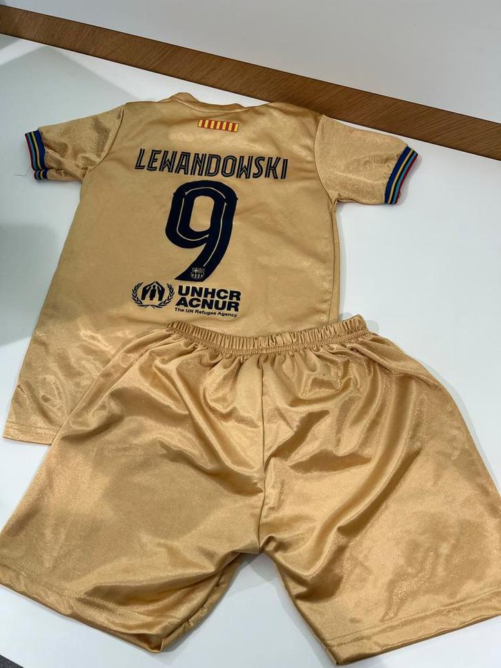 Barcelona Voetbaltenue Maat 122/128, Kinderen en Baby's, Kinderkleding | Maat 128, Zo goed als nieuw, Jongen of Meisje, Ophalen of Verzenden