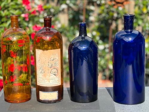 4  hoge flessen uit verzamelaars collectie, Antiek en Kunst, Antiek | Glas en Kristal, Ophalen of Verzenden