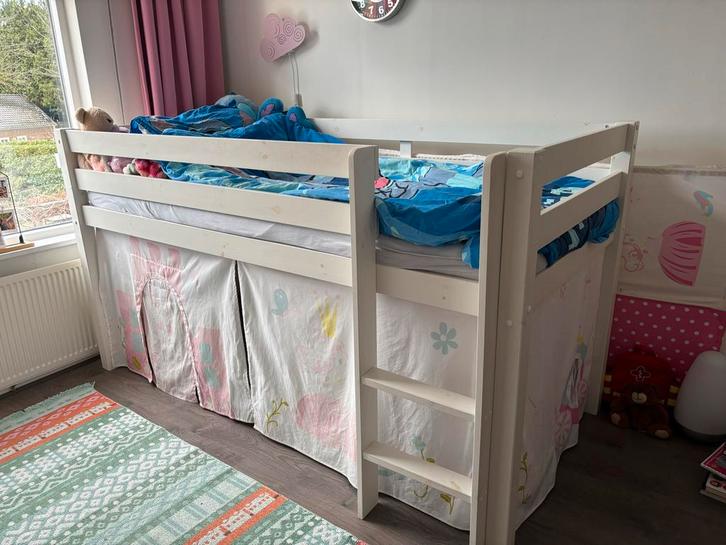 Kinderkamer met halfhoogslaper, kasten en speelgoedkist, Kinderen en Baby's, Kinderkamer | Stapelbedden en Hoogslapers, Gebruikt