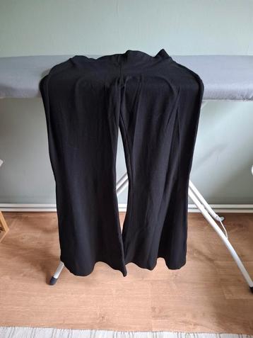 Bershka flared legging maat M beschikbaar voor biedingen