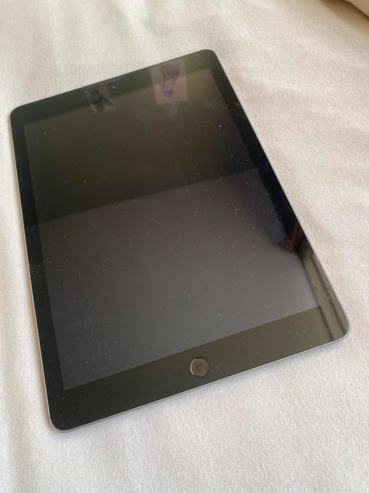 ipad 5e gen 128 GB, Computers en Software, Apple iPads, Zo goed als nieuw, Apple iPad, 10 inch, Grijs, Ophalen of Verzenden