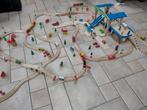 prachtige uitgebreide houten treinbaan met houten station, Kinderen en Baby's, Speelgoed | Houten speelgoed, Overige typen, Gebruikt