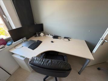 Bureau + Stoel