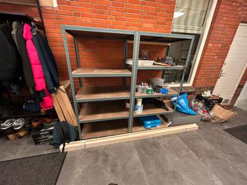 Stellingkast voor in de berging beschikbaar voor biedingen